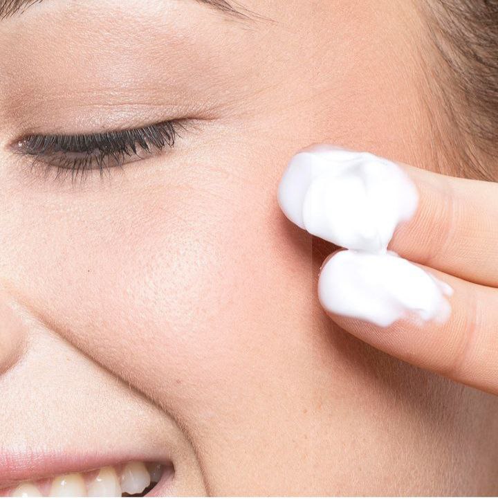 Подробнее о статье Как выбрать крем для кожи вокруг глаз?